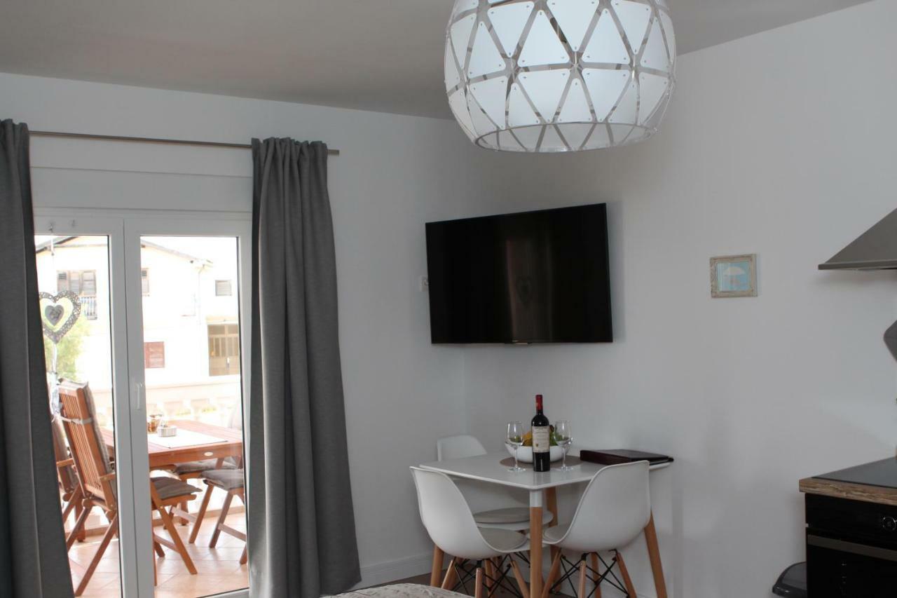 Apartments Mirela Vodice Exteriör bild